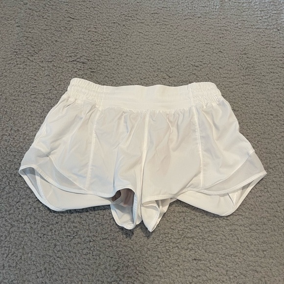 lululemon athletica Pants - Lululemon Hotty Hot Short II 2.5" White Reflective Mesh Size 6